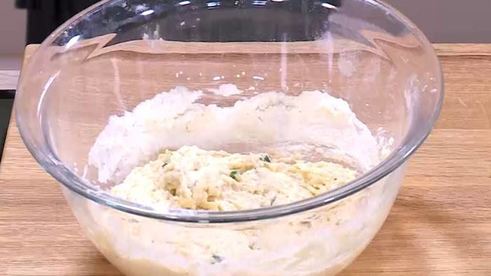 оладьи на йогурте с семгой и сметаной