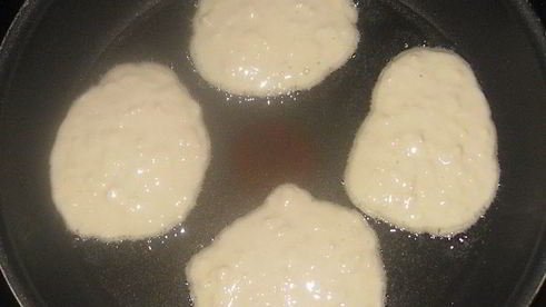 оладьи на кефире с яблоком