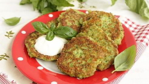 оладьи с брокколи и пармезаном