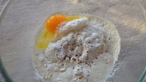 оладьи с кукурузой и соусом из натурального йогурта