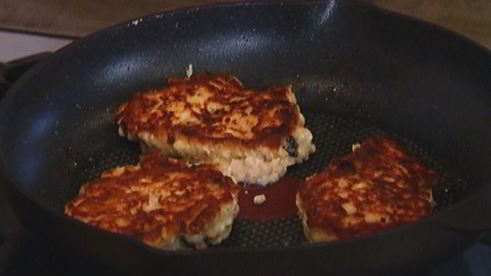 овсяные оладушки на кефире с изюмом и корицей