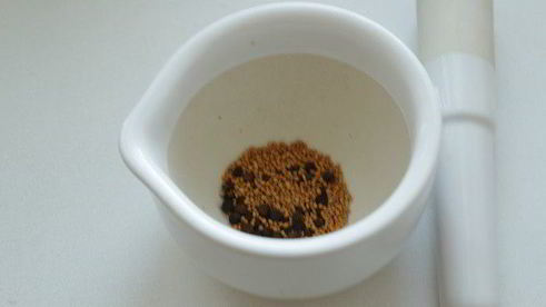 печеночные оладьи с брусничным соусом