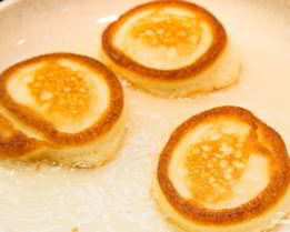 Пышные оладьи на кислом молоке без дрожжей