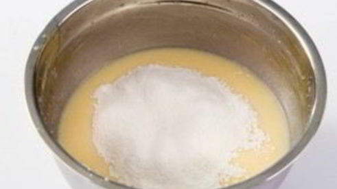 пышные оладьи на кислом молоке без дрожжей