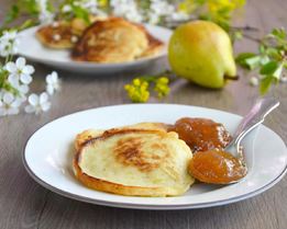 Сливочные оладьи с грушей Дюшес
