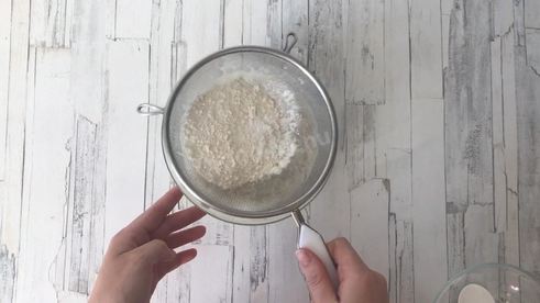 сливочные оладьи с грушей дюшес