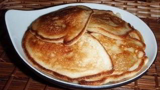 Творожные оладьи с грушами