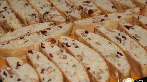 бискотти с вяленой клюквой и орехами кешью