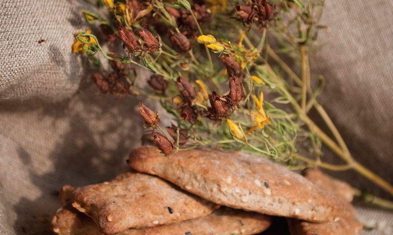 Рецепт крекеров с кунжутом и калинджи