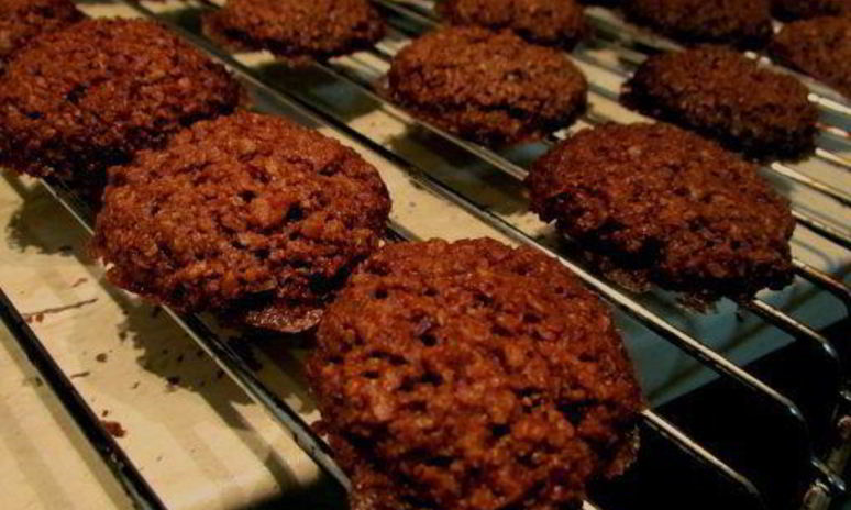 Рецепт овсяного печенья с шоколадом и кокосом