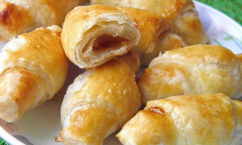 Рецепт рогаликов из слоеного теста