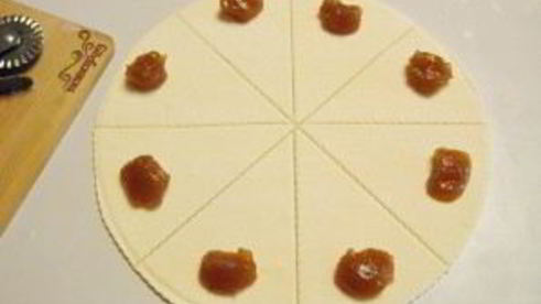 рогалики из слоеного теста