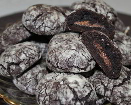 Шоколадное печенье с кремовой начинкой