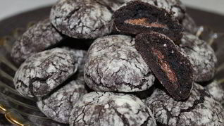 Шоколадное печенье с кремовой начинкой