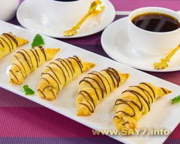 Слоеные рогалики с орехами