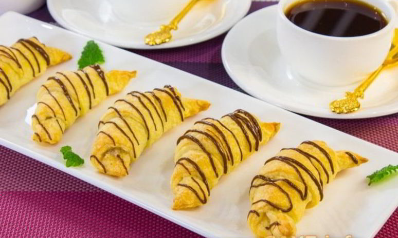 Рецепт слоеных рогаликов с орехами