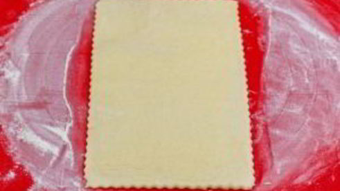 слоеные рогалики с орехами