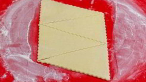 слоеные рогалики с орехами