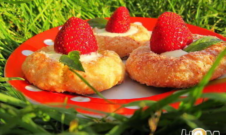 Рецепт творожного печенья с клубникой