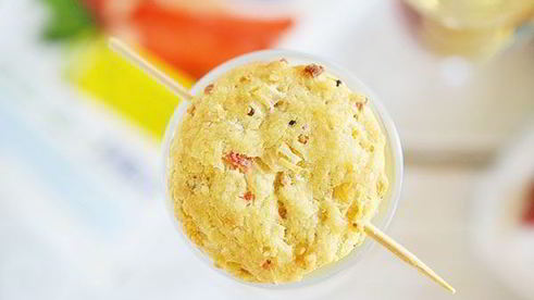 закусочное печенье с перцем и крабовыми палочками