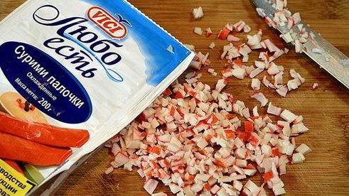 закусочное печенье с перцем и крабовыми палочками