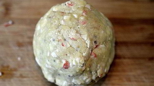 закусочное печенье с перцем и крабовыми палочками