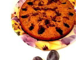 Ароматный сливовый пирог