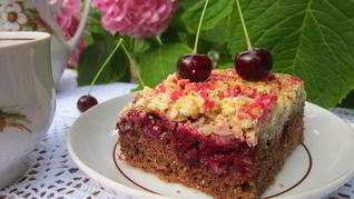 Ароматный вишневый пирог