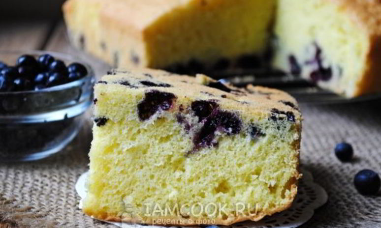 Рецепт бисквитного пирога с черникой