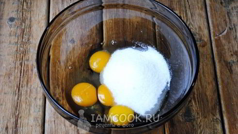 бисквитный пирог с черникой