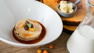 Блинный пирог с облепиховым кремом и вареньем из шишек