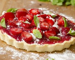 Домашний тирольский пирог с клубникой