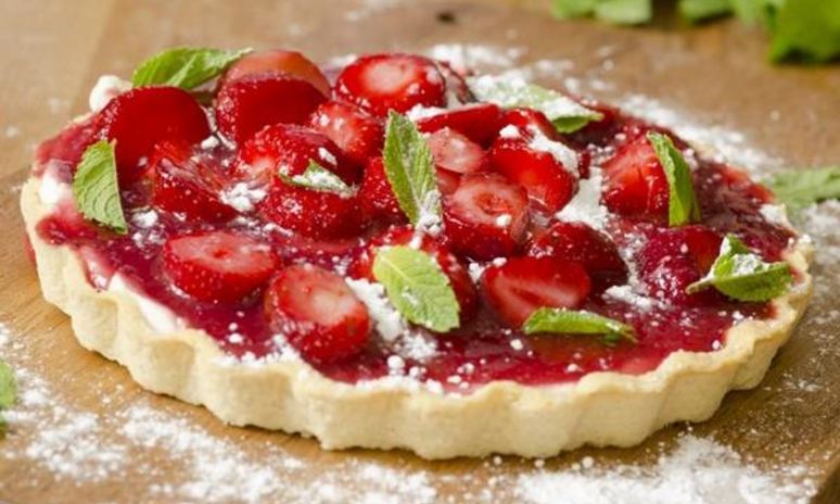 Рецепт домашнего тирольского пирога с клубникой