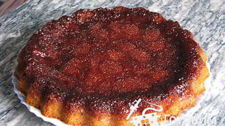 Карамельный яблочный пирог с корицей