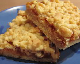 Кудрявый пирог с вареньем