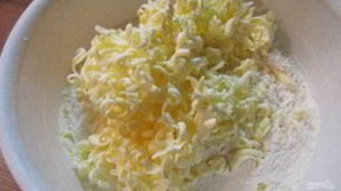 кудрявый пирог с вареньем