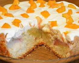 Нежный пирог с персиками