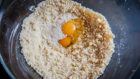 пирог из полу-песочного теста с творогом и абрикосами