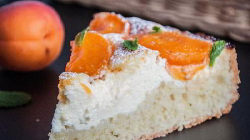 пирог из полу-песочного теста с творогом и абрикосами