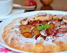 Пирог с фруктами на творожном тесте