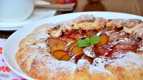 пирог с фруктами на творожном тесте