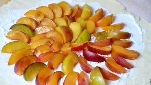 пирог с фруктами на творожном тесте