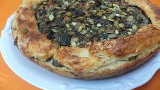 Пирог с начинкой из овощей и шампиньонов