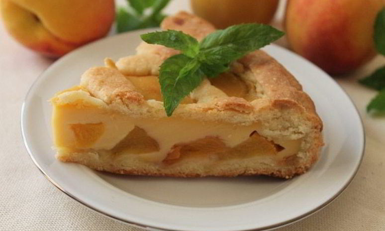 Рецепт пирога с персиками и пудингом из ряженки