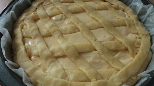 пирог с персиками и пудингом из ряженки