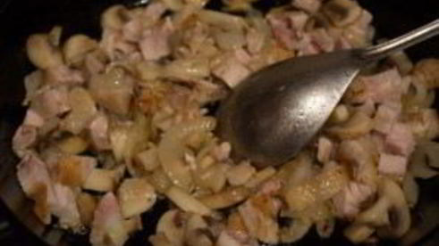 пирог с шампиньонами и курицей