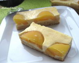 Пирог с творогом и персиками