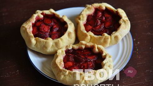 пироги с клубникой