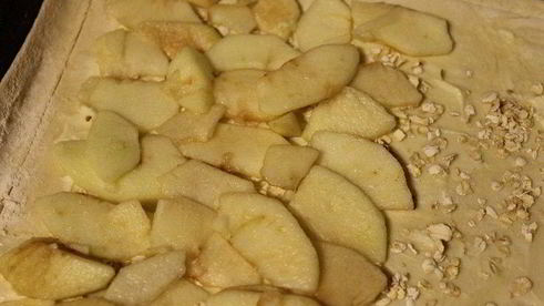 слоеный пирог с яблоками и корицей