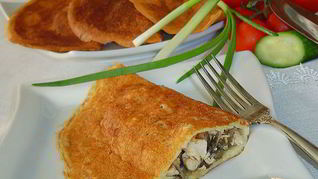 Блинчатые пирожки с начинкой из курятины и грибов